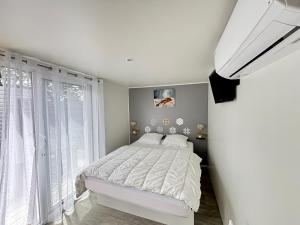 Chalets Cottage Luxe 3 Chambres, Jacuzzi, Piscine et Parking a 12 km des Sables d-Olonne - FR-1-197-608 : photos des chambres