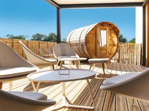 Chalets Cottage Luxe 3 Chambres, Jacuzzi, Piscine et Parking a 12 km des Sables d-Olonne - FR-1-197-608 : Chalet