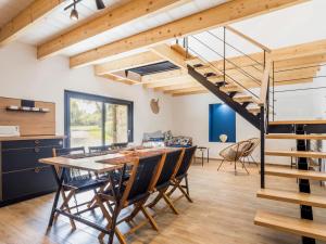 Maisons de vacances Ancienne etable renovee avec cour privative, proche de Nantes et St Nazaire, ideale familles et pro - FR-1-306-1281 : photos des chambres