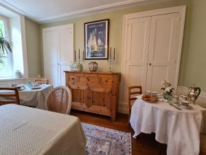 B&B / Chambres d'hotes Chambre chaleureuse Toscane avec lit 160cm, salle d-eau privative et petit-dejeuner inclus. - FR-1-591-600 : photos des chambres