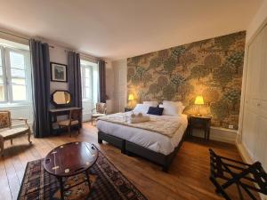 B&B / Chambres d'hotes Chambre Diane avec salle d-eau privative et petit-dejeuner a Chateauroux - FR-1-591-602 :  Chambre Double