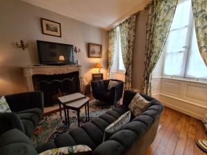 B&B / Chambres d'hotes Chambre cosy avec lit double et salle d-eau privative - Petit-dejeuner inclus - FR-1-591-603 : photos des chambres