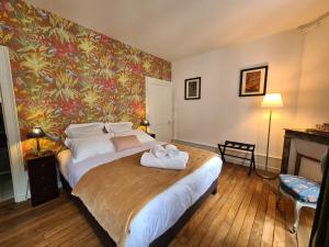 B&B / Chambres d'hotes Chambre cosy avec lit double et salle d-eau privative - Petit-dejeuner inclus - FR-1-591-603 :  Chambre Double