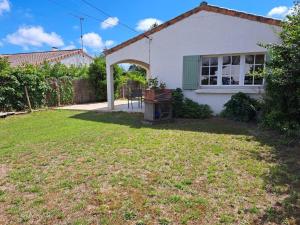 Maison de charme avec grand jardin, terrasse et WIFI, proche plage et commerces - FR-1-323-551