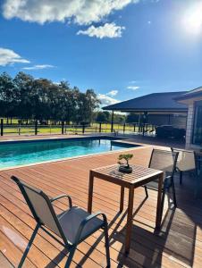 7 Bedrooms 20 Mins to City 25 Acres of Green Space