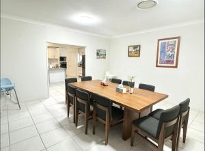 7 Bedrooms 20 Mins to City 25 Acres of Green Space