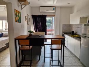 DEPARTAMENTO 1A REFUGIO DEL PARANA 3 Personas ZONA PARQUE MITRE FACULTAD DE VETERINARIA MEDICINA