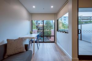 Modern apt in heart of the city