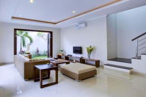 Entire 3 BR Private Pool Villa ZN106