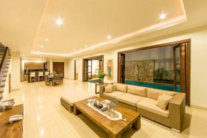 Entire 3 BR Private Pool Villa ZN106