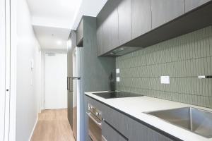 Modern apt in heart of the city