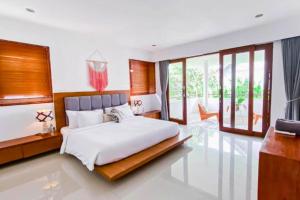 Spacious 2 BR Private Pool Villa ZN108