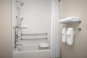 Queen Room with Two Queen Beds - Mobility Access Tub/Non-Smoking room in Holiday Inn Express & Suites by IHG Chambersburg an IHG Hotel