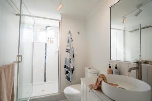 Indulge Beachfront at Dolphin Heads Resort - Lousha Bach