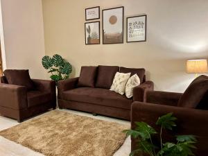 Downtown - Freshly done 2 BHK near Airport