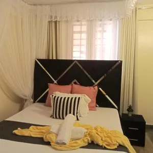 Wolf Cabins - Kiganjo