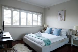 Home Away From Home - 3 Bedroom House Sleeps 6 - Parking