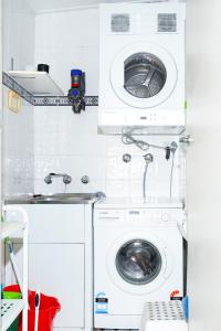 Home Away From Home - 3 Bedroom House Sleeps 6 - Parking