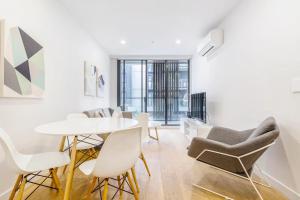 Executive Comfort Living Near La Trobe & RMIT Uni