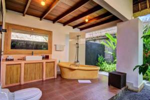 Cozy Executive 2 BR Pool Villa ZN111