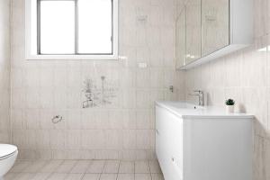 Cozy Private Single Room in Bankstown - Near Transport & Shops - Shared Bathroom