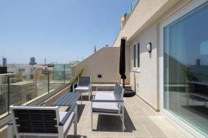 Modern 2BR Cosy Apartment with Large Terrace - Close to Manoel Island & Tigne Shopping Mall