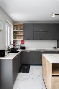 Modern 2BR Cosy Apartment with Large Terrace - Close to Manoel Island & Tigne Shopping Mall