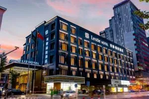 Mehood Lestie, Shenyang Qingnian Street Color TV Tower Night Market - شنيانغ