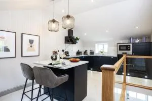 The Dog House with Hot Tub - Middleton