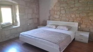 Old house 2 - Glavice