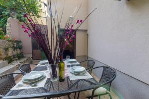 Nur 100 Meter zum Sandstrand mit mediterranem Garten