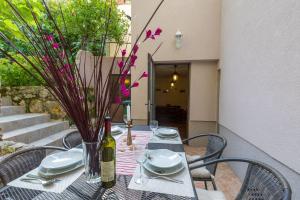 Nur 100 Meter zum Sandstrand mit mediterranem Garten