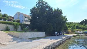 Apartments Nikola Caska