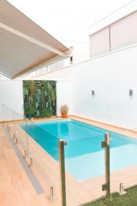 Sunrise & Pool Mairena Metro