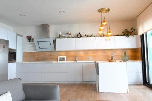 Sunrise & Pool Mairena Metro