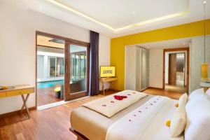 Sweet 3 BR Private Pool Villa Garden View ZN116