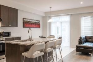 10 Minutes From The Falls