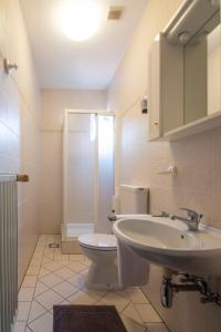 Herga Wine Estate - Nest above wine cellar - rooms