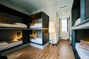 Bed in 6-Bed Dormitory Room room in TOC Hostel Malaga