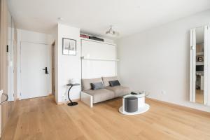 LAuguste - Face RER B - Free Parking