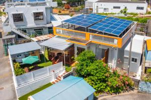 新規オープン サウナ BBQ ジャグジー付き 最大9名 無料駐車場4台 ビーチまで車で5分 SKY House