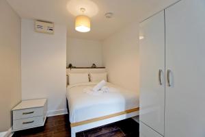 Imperial Corner House-Whitechapel Apartment