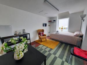 Chic Studio Near Cardiff Hub