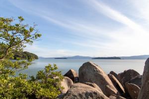 Studio com banheira e vista para o mar CH2753