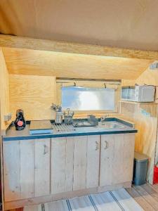 Camping Miramar Playa - tienda familiar