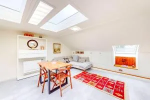 2Bed Home with Free Parking & an Aircon - 40min to city centre - New Southgate