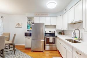 Beach Getaway Condo with Outdoor Pool