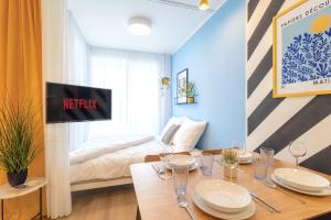 Yellow Apartment - Balcony, Free Parking, by Gravity Prague