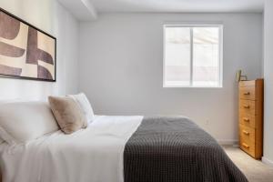 Blueground Koreatown gym lounge nr highways LAX-1194