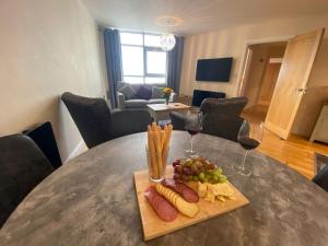 *Modern 2 bed apartment in the heart of Cardiff*